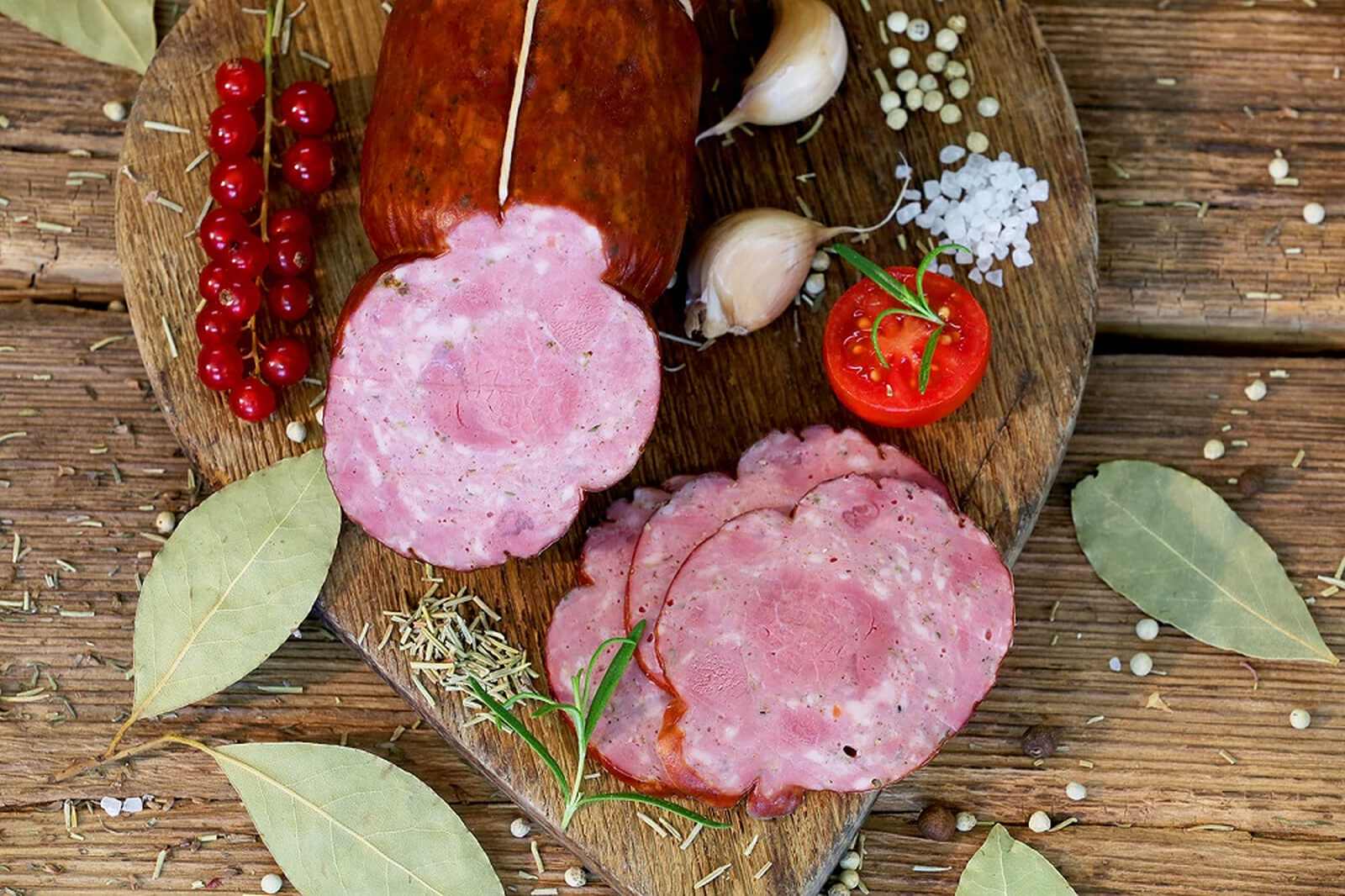 Czy&nbsp;mięso z&nbsp;dzika wykorzystuje się w&nbsp;produkcji kiełbas?